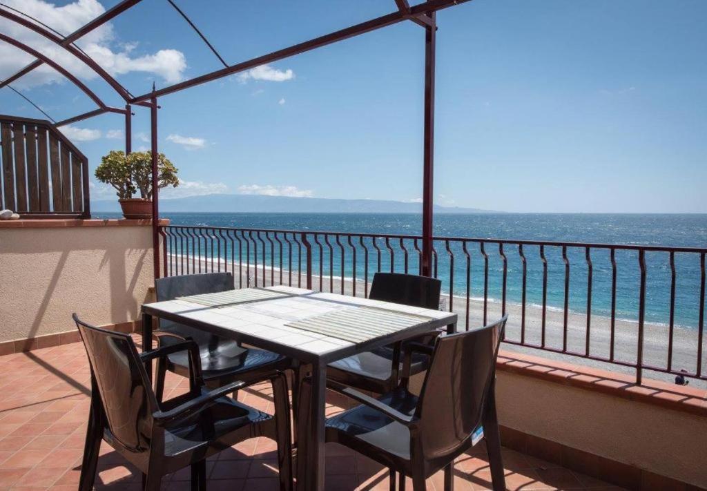 B&B La Sirena Santa Teresa Di Riva Exterior photo