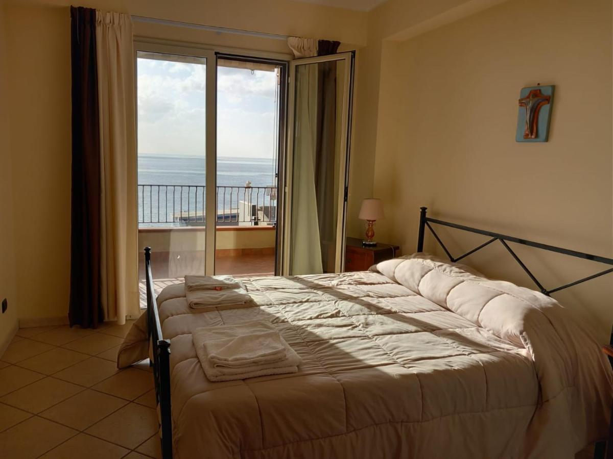 B&B La Sirena Santa Teresa Di Riva Exterior photo