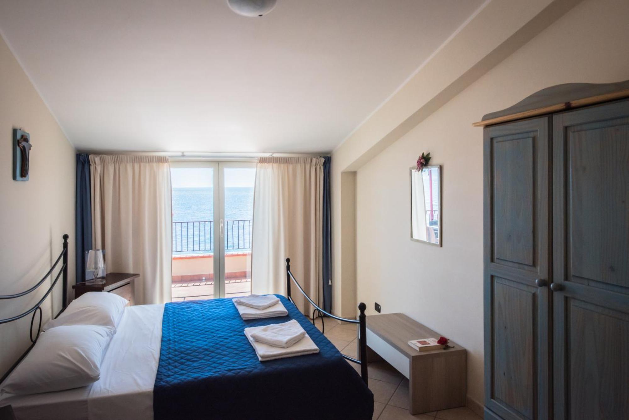 B&B La Sirena Santa Teresa Di Riva Exterior photo