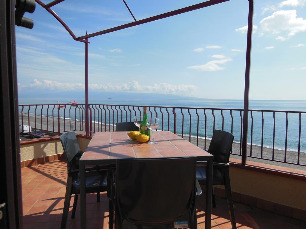 B&B La Sirena Santa Teresa Di Riva Exterior photo