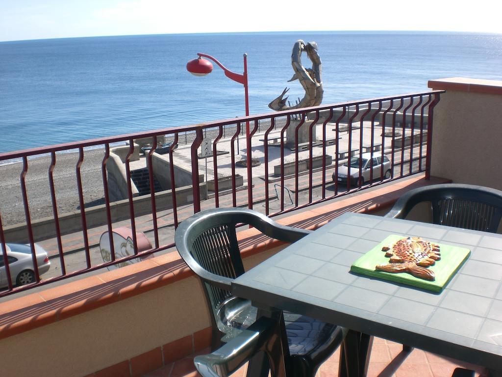 B&B La Sirena Santa Teresa Di Riva Exterior photo