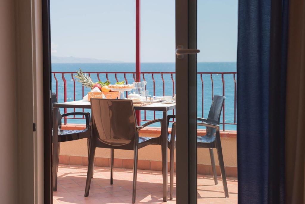 B&B La Sirena Santa Teresa Di Riva Exterior photo